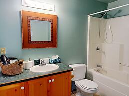 Golden Mountain View Suites