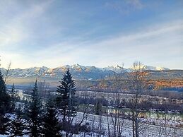 Golden Mountain View Suites