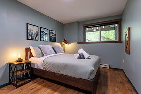 Golden Mountain View Suites