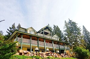 Golden Mountain View Suites