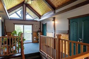 Golden Mountain View Suites