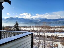 Golden Mountain View Suites