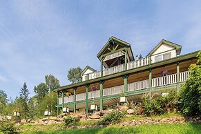 Golden Mountain View Suites