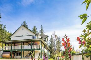 Golden Mountain View Suites