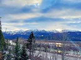 Golden Mountain View Suites