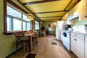 Golden Mountain View Suites