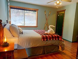 Golden Mountain View Suites