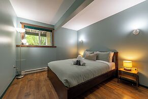 Golden Mountain View Suites