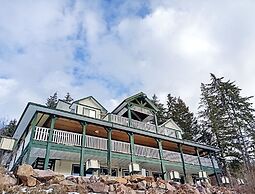 Golden Mountain View Suites