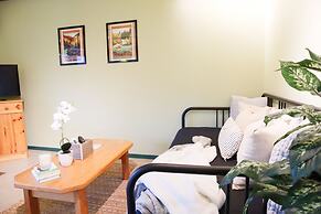 Golden Mountain View Suites