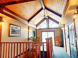 Golden Mountain View Suites