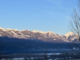 Golden Mountain View Suites