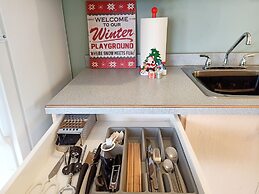 Golden Mountain View Suites