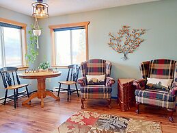 Golden Mountain View Suites