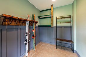 Golden Mountain View Suites