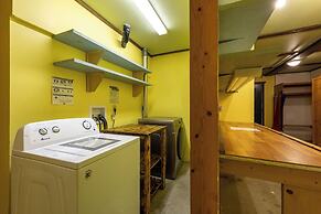 Golden Mountain View Suites