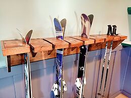 Golden Mountain View Suites