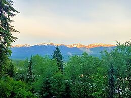 Golden Mountain View Suites