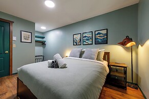 Golden Mountain View Suites