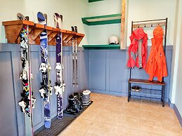 Golden Mountain View Suites