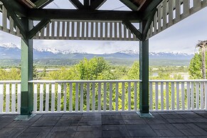 Golden Mountain View Suites