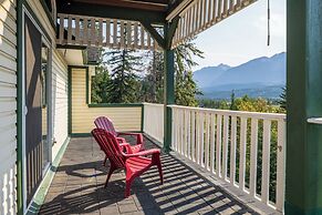 Golden Mountain View Suites