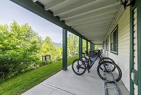 Golden Mountain View Suites