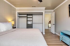 Burgundy by Avantstay Basketball Court, Pool, Hot Tub, Outdoor Kitchen