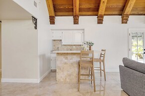 Burgundy by Avantstay Basketball Court, Pool, Hot Tub, Outdoor Kitchen