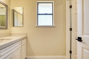 Burgundy by Avantstay Basketball Court, Pool, Hot Tub, Outdoor Kitchen