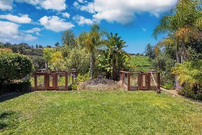 Burgundy by Avantstay Basketball Court, Pool, Hot Tub, Outdoor Kitchen
