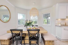 Burgundy by Avantstay Basketball Court, Pool, Hot Tub, Outdoor Kitchen