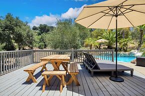 Burgundy by Avantstay Basketball Court, Pool, Hot Tub, Outdoor Kitchen