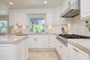 Burgundy by Avantstay Basketball Court, Pool, Hot Tub, Outdoor Kitchen