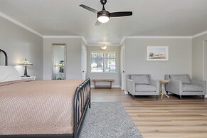 Burgundy by Avantstay Basketball Court, Pool, Hot Tub, Outdoor Kitchen