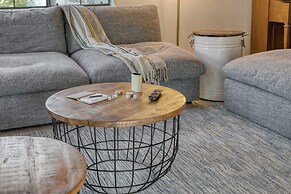 Burgundy by Avantstay Basketball Court, Pool, Hot Tub, Outdoor Kitchen