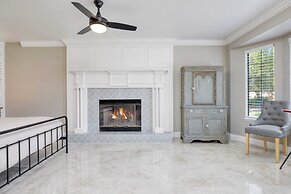 Burgundy by Avantstay Basketball Court, Pool, Hot Tub, Outdoor Kitchen