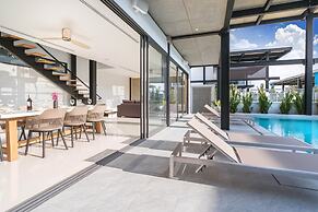 Trendy Modern Pool Villa Sunset Garden 4