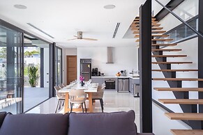 Trendy Modern Pool Villa Sunset Garden 4