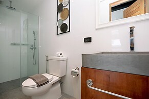 Stylish Salt Pool Villa Sunset Garden 5