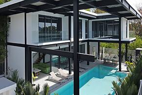 Stylish Salt Pool Villa Sunset Garden 5