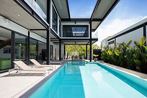 Stylish Salt Pool Villa Sunset Garden 5