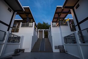 Stylish Salt Pool Villa Sunset Garden 5