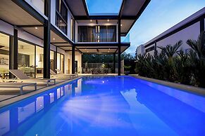 Stylish Salt Pool Villa Sunset Garden 5