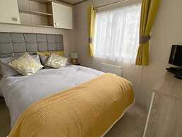 Impeccable 3-bed Cabin in Tattershall, UK