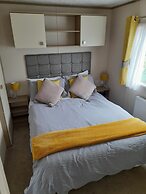 Impeccable 3-bed Cabin in Tattershall, UK