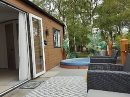 Impeccable 3-bed Cabin in Tattershall, UK