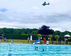 Impeccable 3-bed Cabin in Tattershall, UK