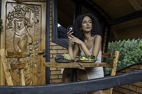 Yoruk Ali Konagi ve Yayla Evleri