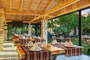 Yoruk Ali Konagi ve Yayla Evleri